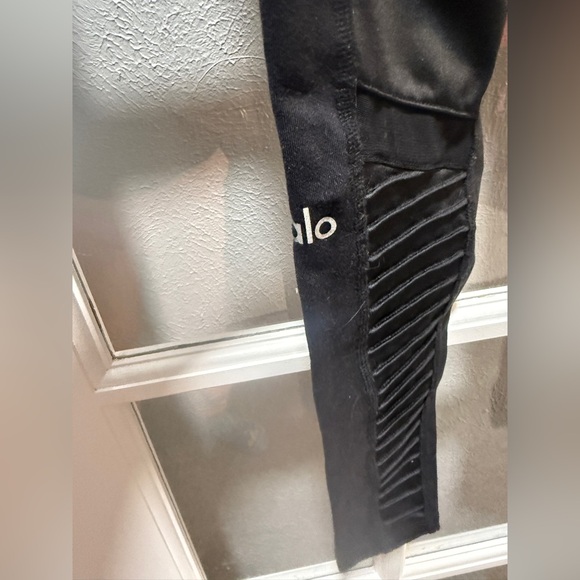 Alo High-Waist Moto Legging - Picture 13 of 16